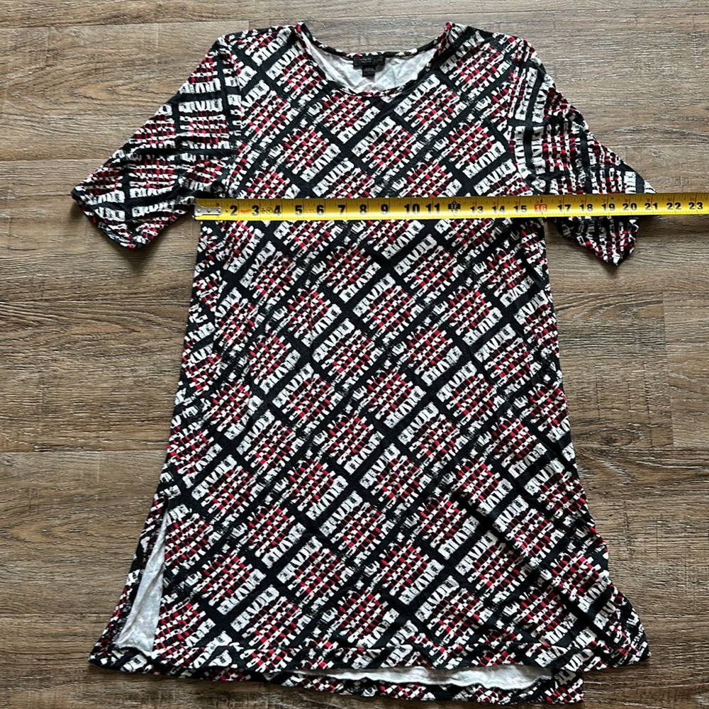 J. Jill Wearever Collection half sleeve black red white tunic, size medium. - Picture 3 of 5